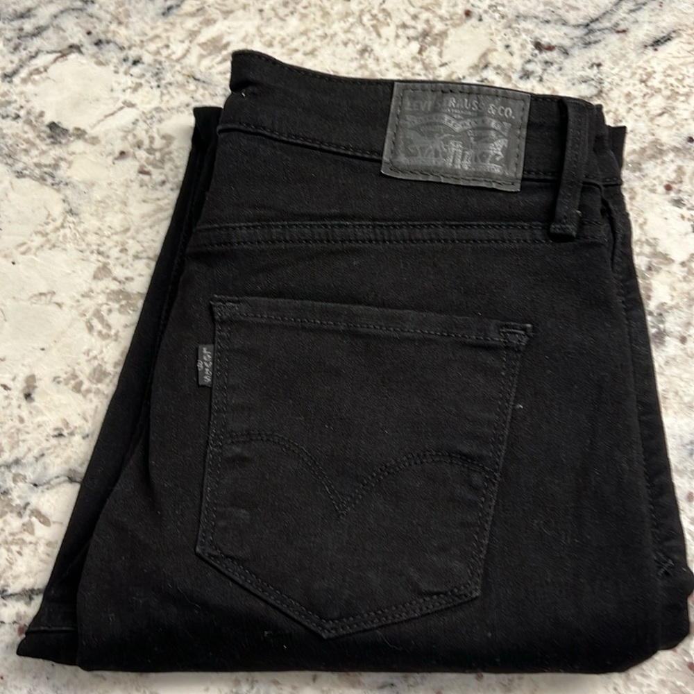 Levi’s Classic Mid Rise Skinny Size 8 NWOT